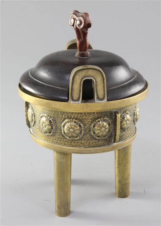 A Chinese bronze tripod censer, 19th century, width 14cm, total height 21cm